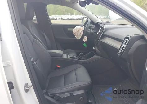 2024 Volvo Xc40 B5 Core Dark Theme z USA, uszkodzony, nr VIN YV4L12UKXR2216003